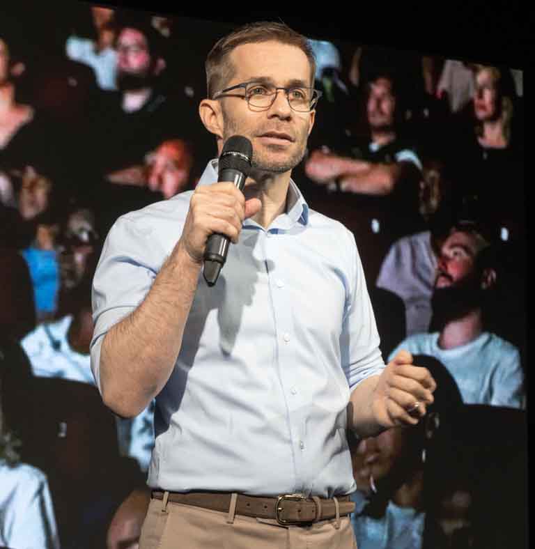 Tal speaking to an audience